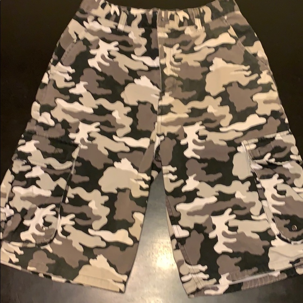 Camouflage Cargo Shorts Blk/Gray/White EUC - Picture 2 of 4
